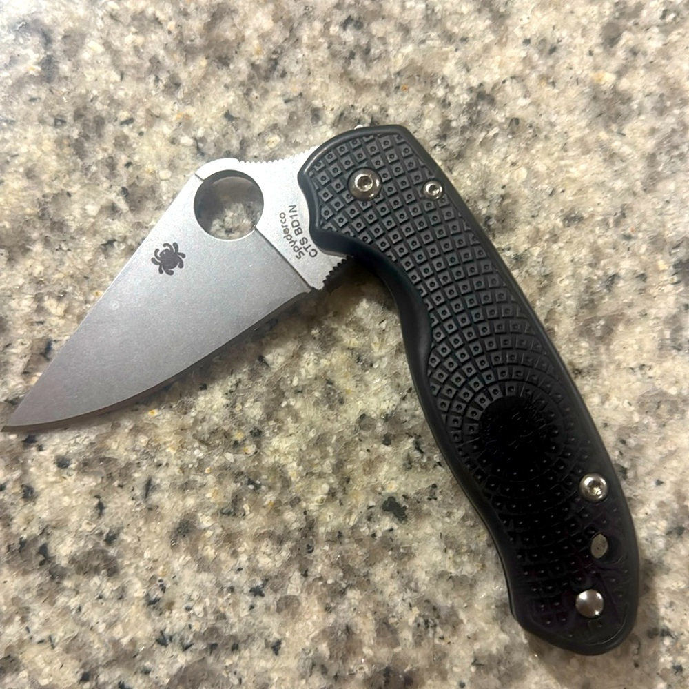 Spyderco Para 3 light weight